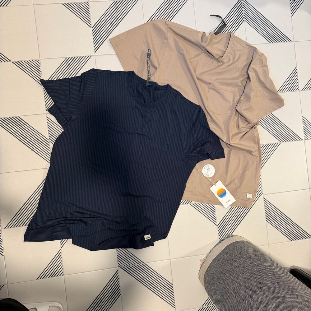 Vuori SET OF 2 — Short-Sleeve Tees